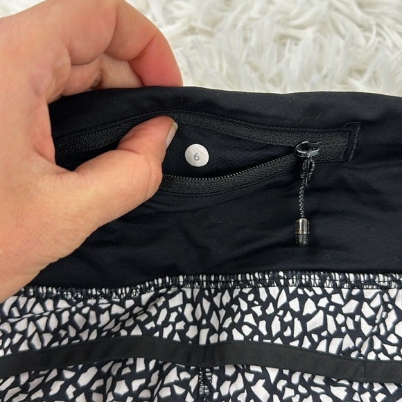 Lululemon Run Times Short (4") Miss Mosaic Black / Black - Picture 6 of 6